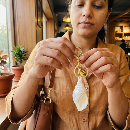 Pearl Glow Shell Keychain